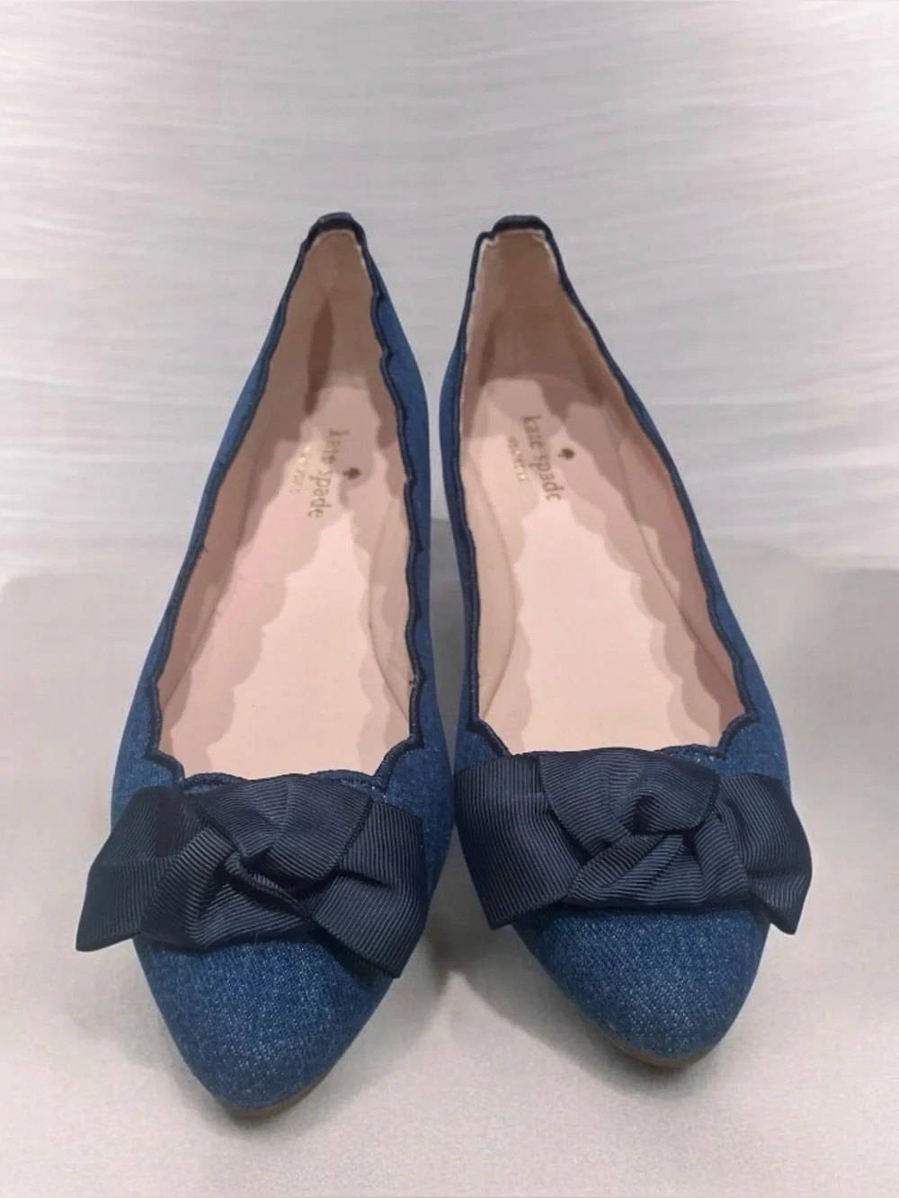 Kate Spade New York Nannete denim Flats with a bow detail. Size 8.5
